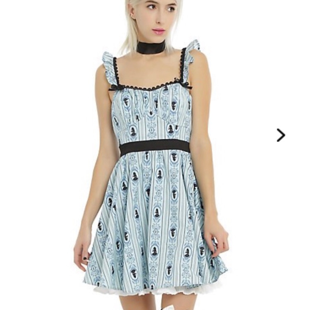 hot topic alice in wonderland cameo dress